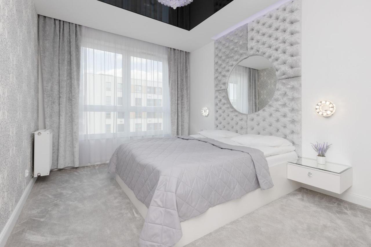 Elegant Apartments With Balcony & Parking Warsaw By Noclegi Renters Extérieur photo
