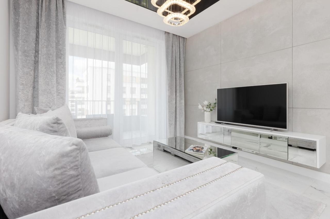 Elegant Apartments With Balcony & Parking Warsaw By Noclegi Renters Extérieur photo