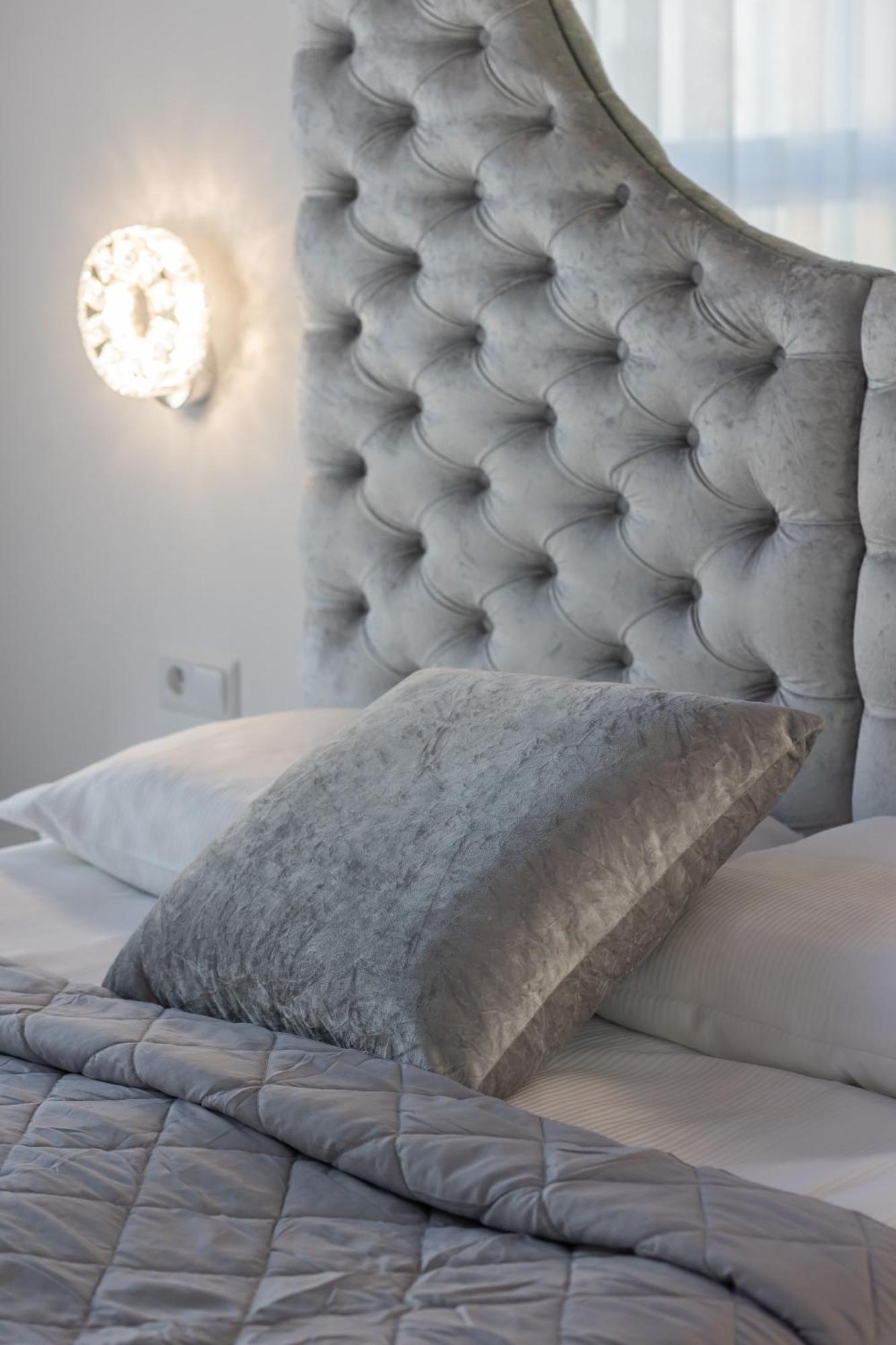 Elegant Apartments With Balcony & Parking Warsaw By Noclegi Renters Extérieur photo