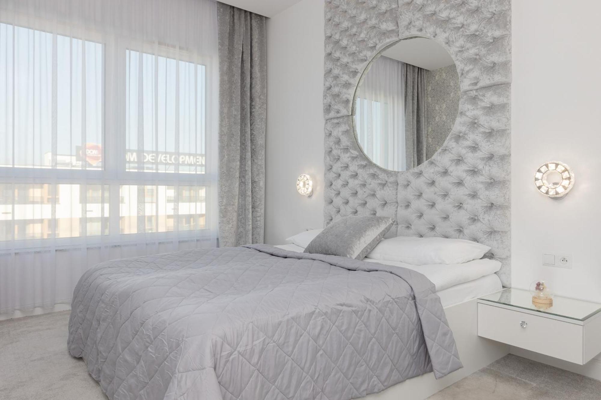Elegant Apartments With Balcony & Parking Warsaw By Noclegi Renters Extérieur photo