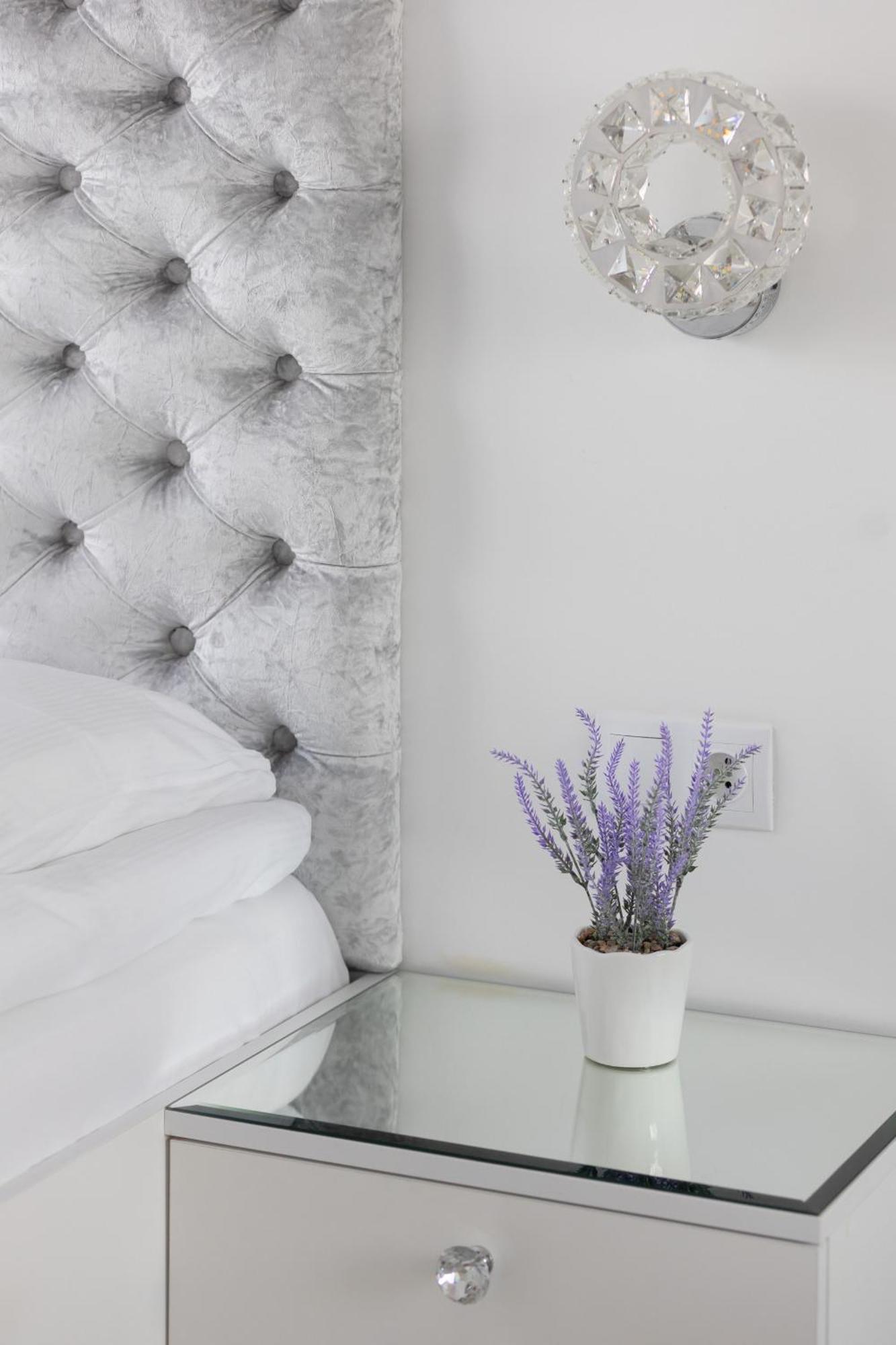 Elegant Apartments With Balcony & Parking Warsaw By Noclegi Renters Extérieur photo